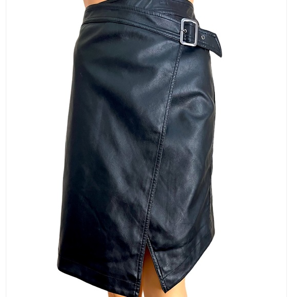 Divine H&M Split High Buckle Detail PU Leather Skirt - Picture 9 of 11